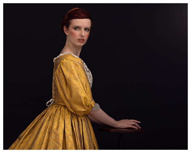 TheGirlWiththeGoldenDress